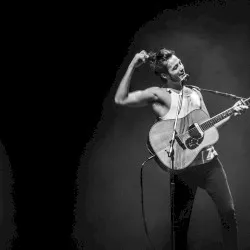 Troco Likes Ao Vivo album by Tiago Iorc